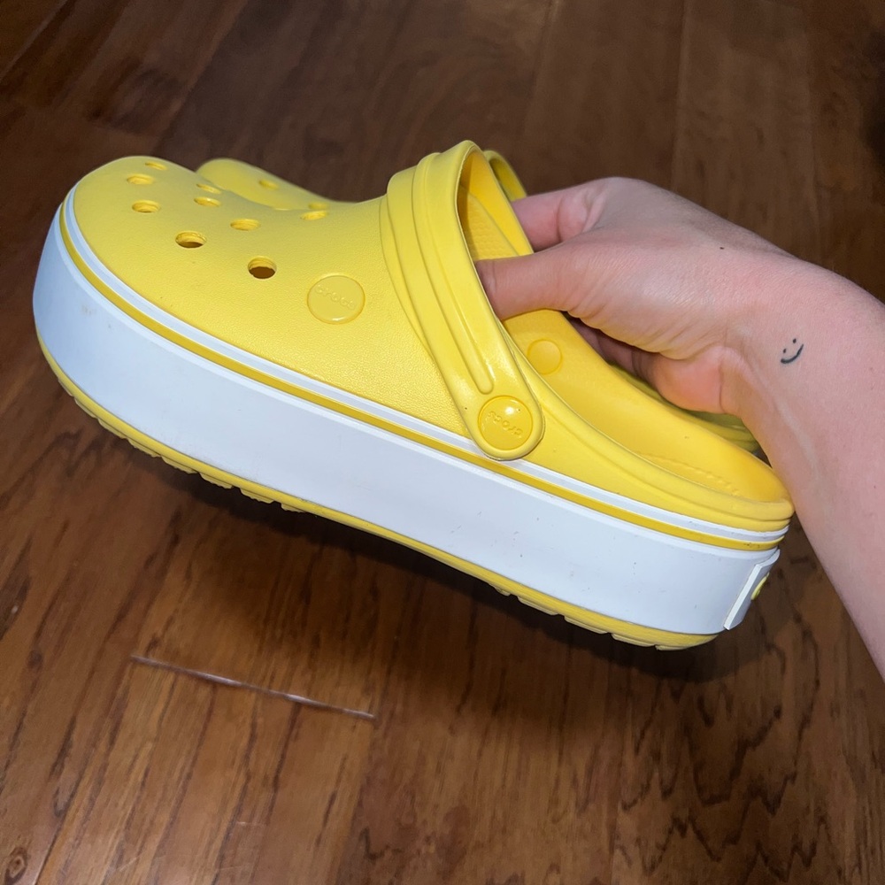 CROCBAND PLATFORM CLOGS- Yellow W8 M6